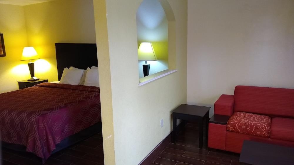 QUALITY INN & SUITES WEST-ENERGY CORRIDOR photo 3
