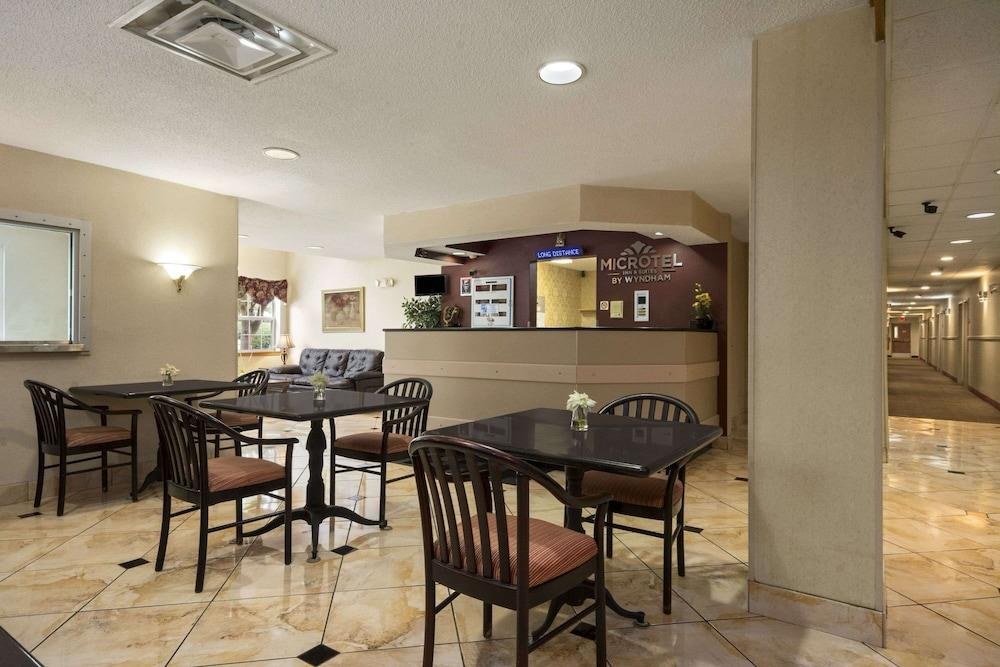 MICROTEL INN & SUITES BY WYNDHAM CHARLOTTE AIRPORT photo 3