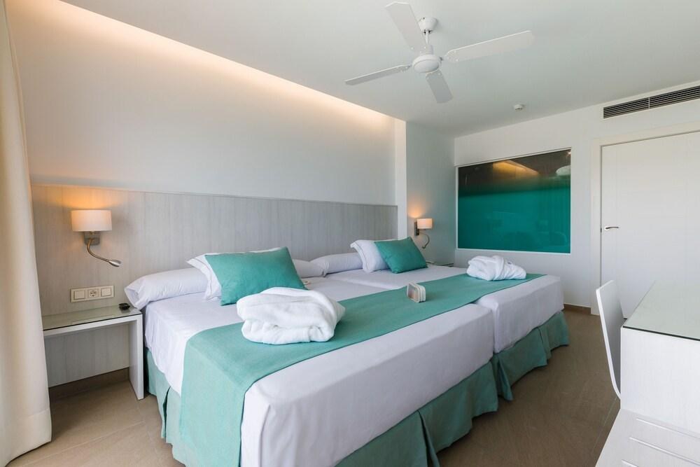 HOTEL PLAYALINDA AQUAPARK AND SPA photo 2