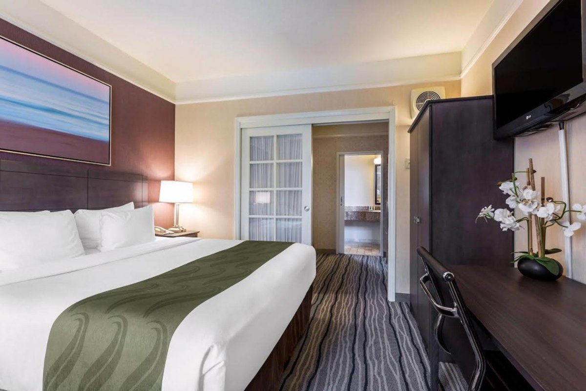 Ramada Suites by Wyndham San Diego/Hotel Circle Area photo 1