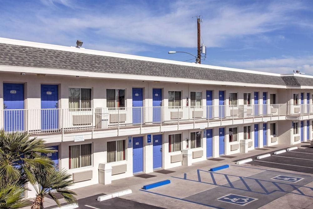 MOTEL 6 PHOENIX AIRPORT 24TH STREET photo 2