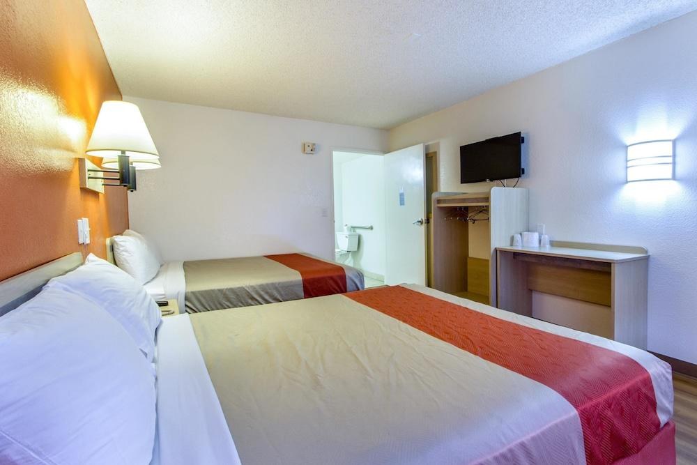 MOTEL 6 PHOENIX AIRPORT 24TH STREET photo 4