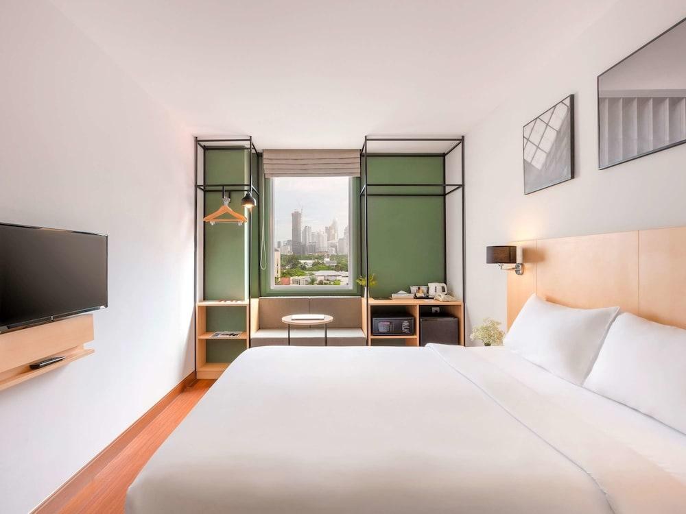 IBIS BANGKOK SATHORN photo 2