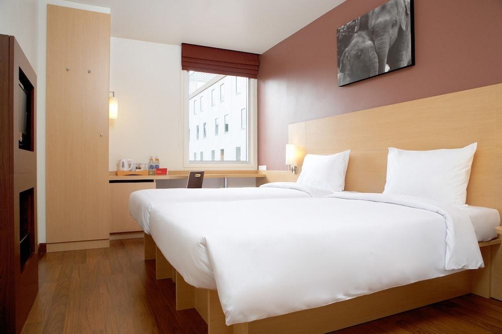 IBIS BANGKOK SATHORN photo 3
