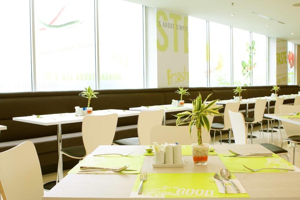 IBIS BANGKOK SATHORN photo 4