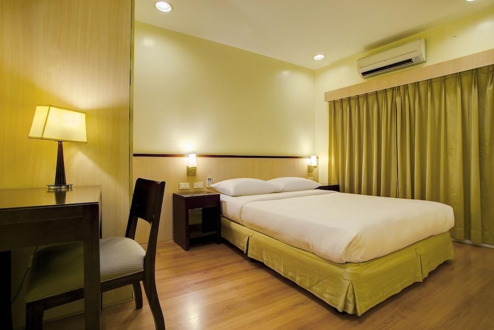 LINDEN SUITES photo 2