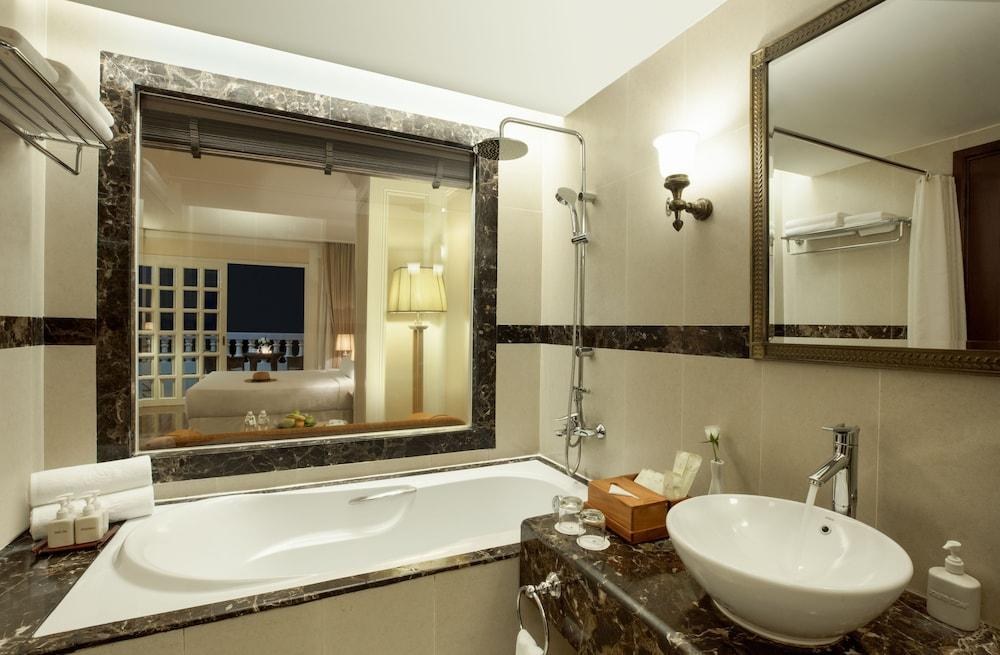 SUNRISE NHA TRANG BEACH HOTEL & SPA photo 2