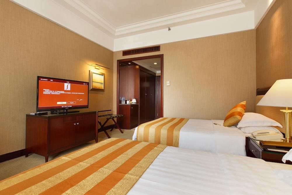GRAND ROYAL HOTEL photo 2