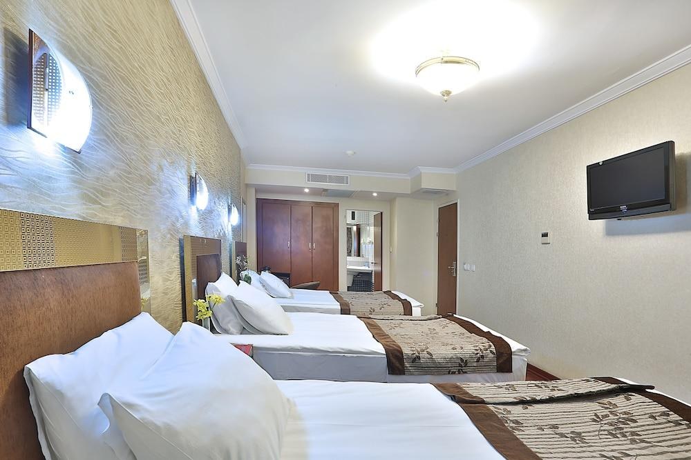 GRAND MADRID HOTEL photo 3