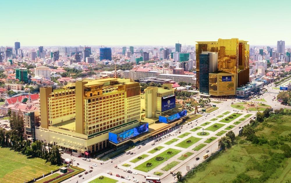 NAGA WORLD HOTEL & ENTERTAINMENT COMPLEX photo 2
