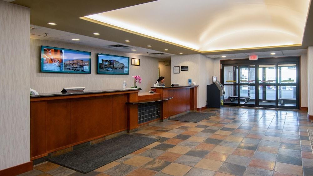SERVICE PLUS INNS AND SUITES photo 4