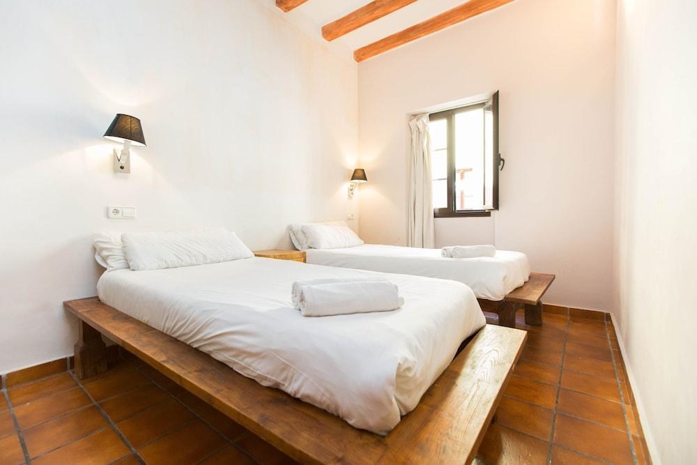 AINB LAS RAMBLAS - GUARDIA APARTMENTS photo 4