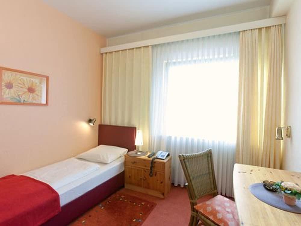HOTEL IMPERIAL HAMBURG photo 2