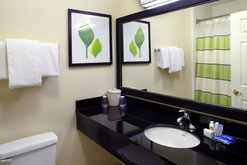 FAIRFIELD INN  SUITES PHOENIX MIDTOWN photo 3