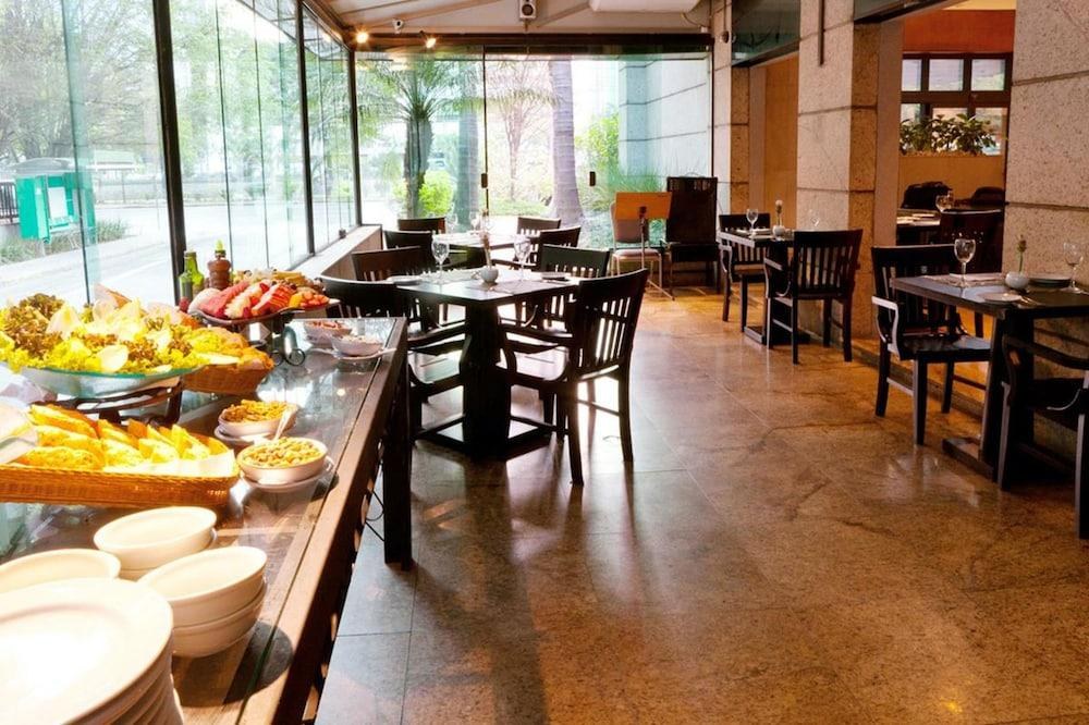 HOTEL ESTANPLAZA BERRINI photo 2
