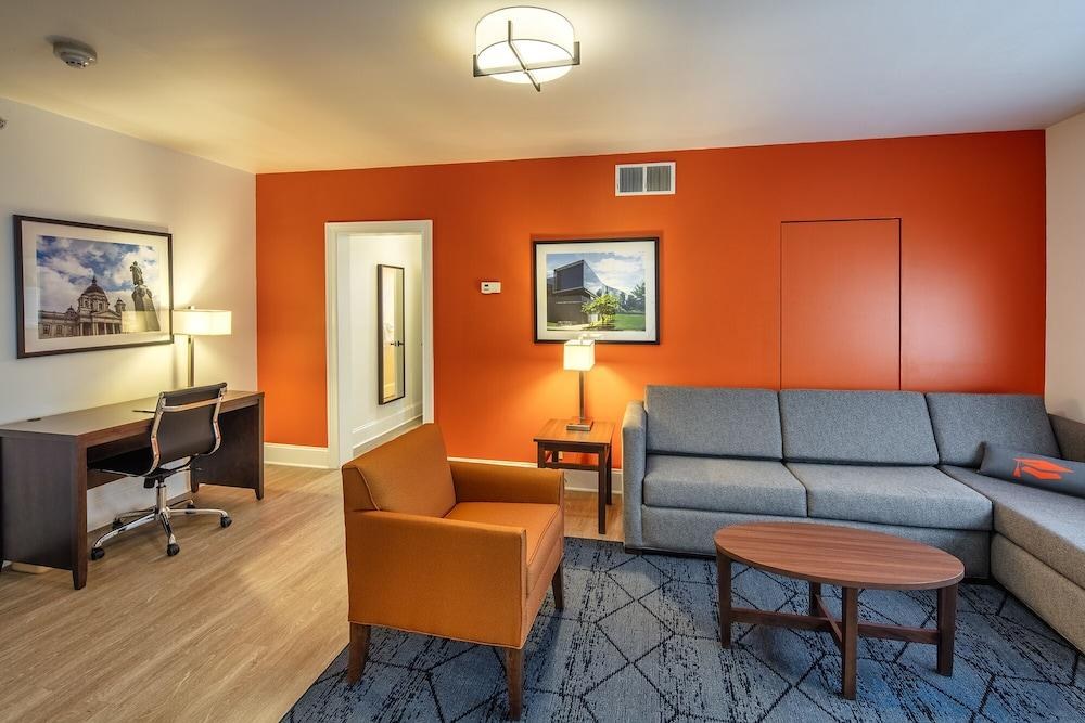 Collegian Hotel & Suites, Trademark Collection by Wyndham photo 4