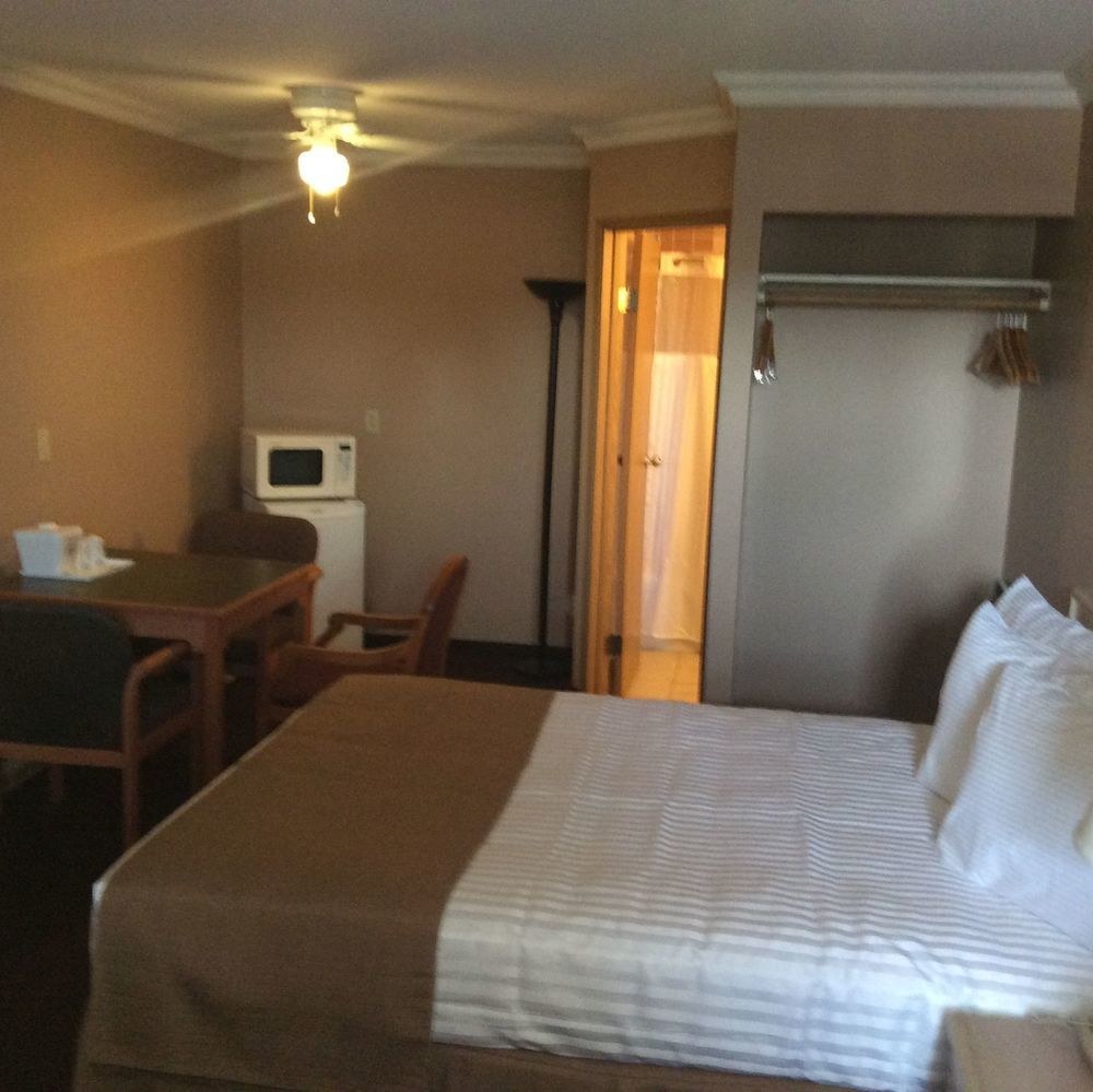 TRAVELODGE BY WYNDHAM COURTENAY