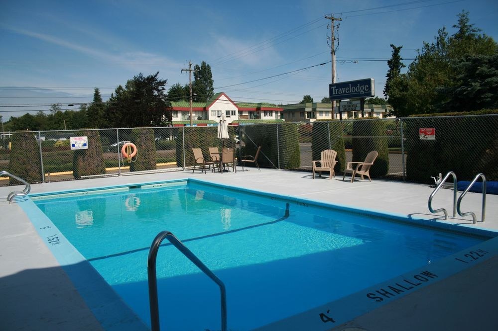TRAVELODGE BY WYNDHAM COURTENAY photo 1