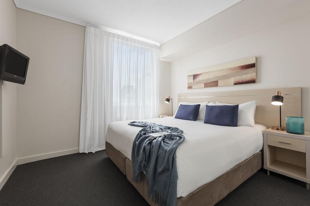Oaks Brisbane Casino Tower Suites photo 4
