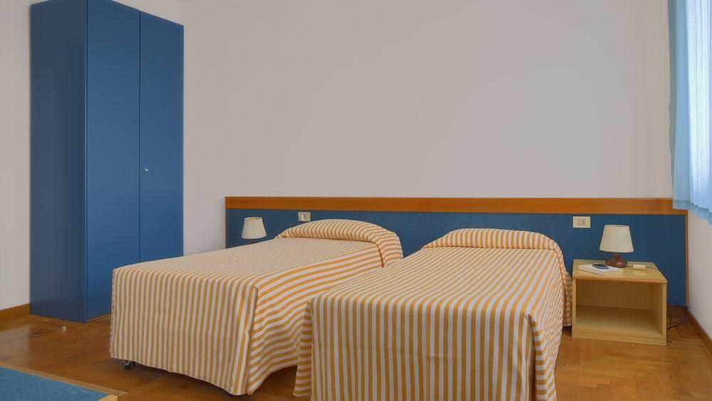 HOTEL MISTRAL photo 2