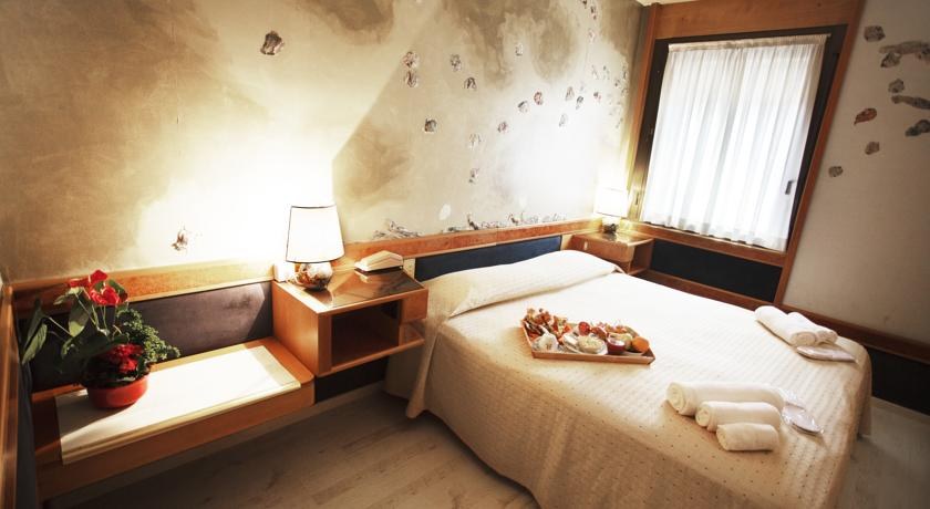 Diplomatic Hotel photo 1