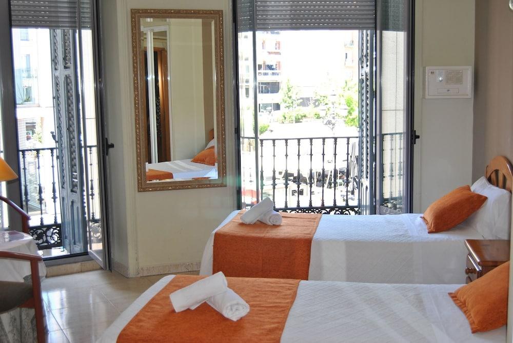 HOSTAL SAN LORENZO photo 2
