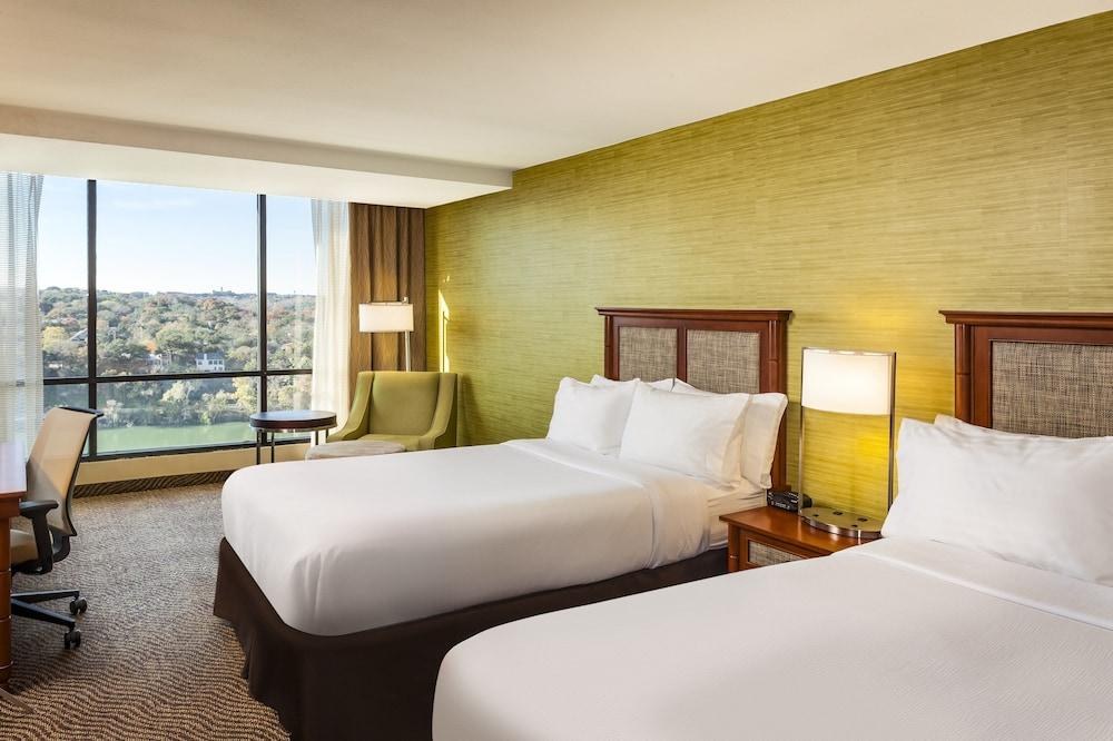 HOLIDAY INN AUSTIN-TOWN LAKE photo 3
