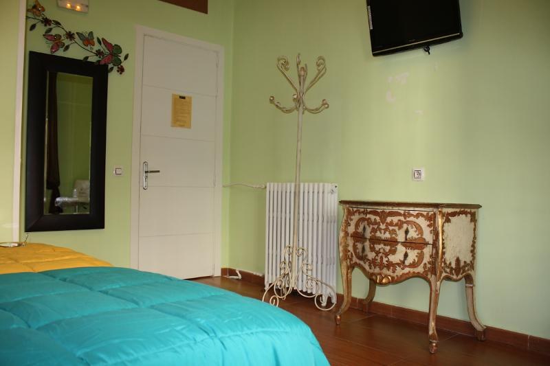 Hostal Gran Via 63 Rooms photo 3
