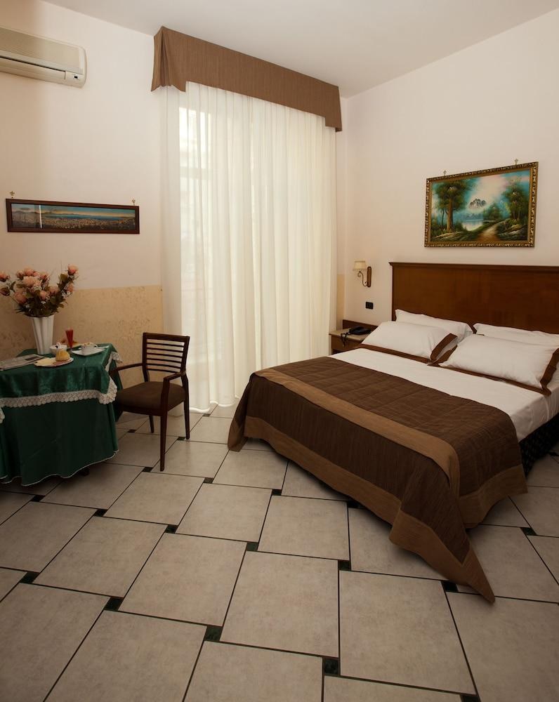 HOTEL GARIBALDI photo 3