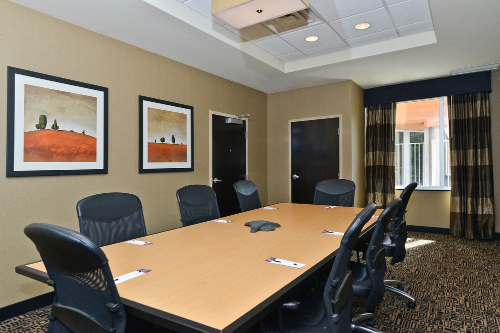 CAMBRIA SUITES AIRPORT SOUTH & CRUISE PORT photo 1