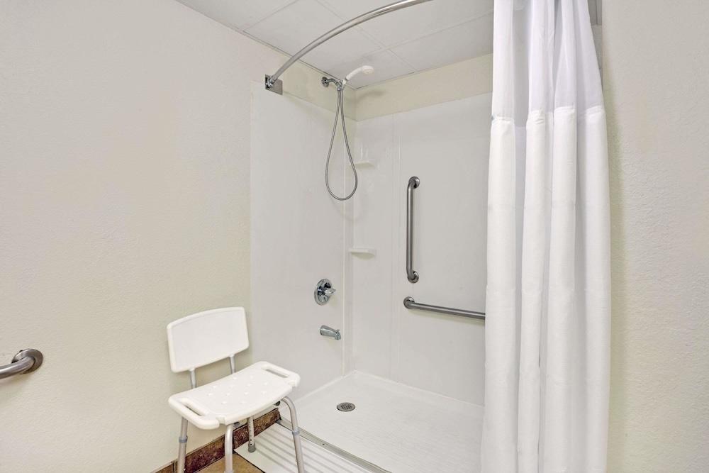 Wyndham Garden Charlotte Airport Southeast photo 2