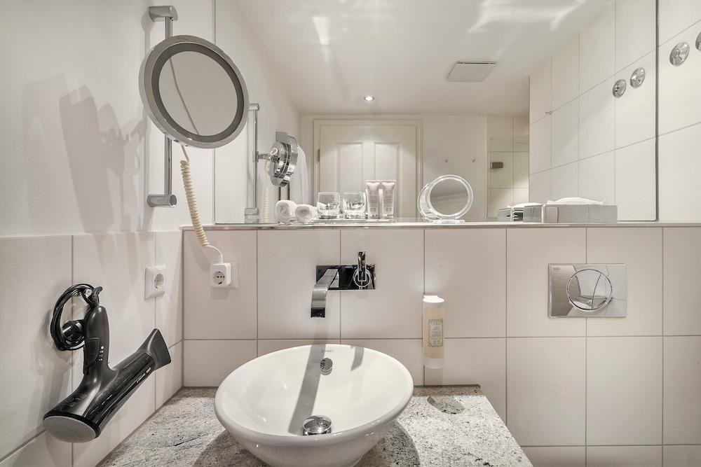 ADELANTE Boutique Hotel photo 4