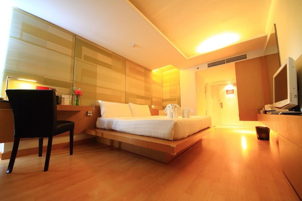 LE FENIX SUKHUMVIT HOTEL photo 4