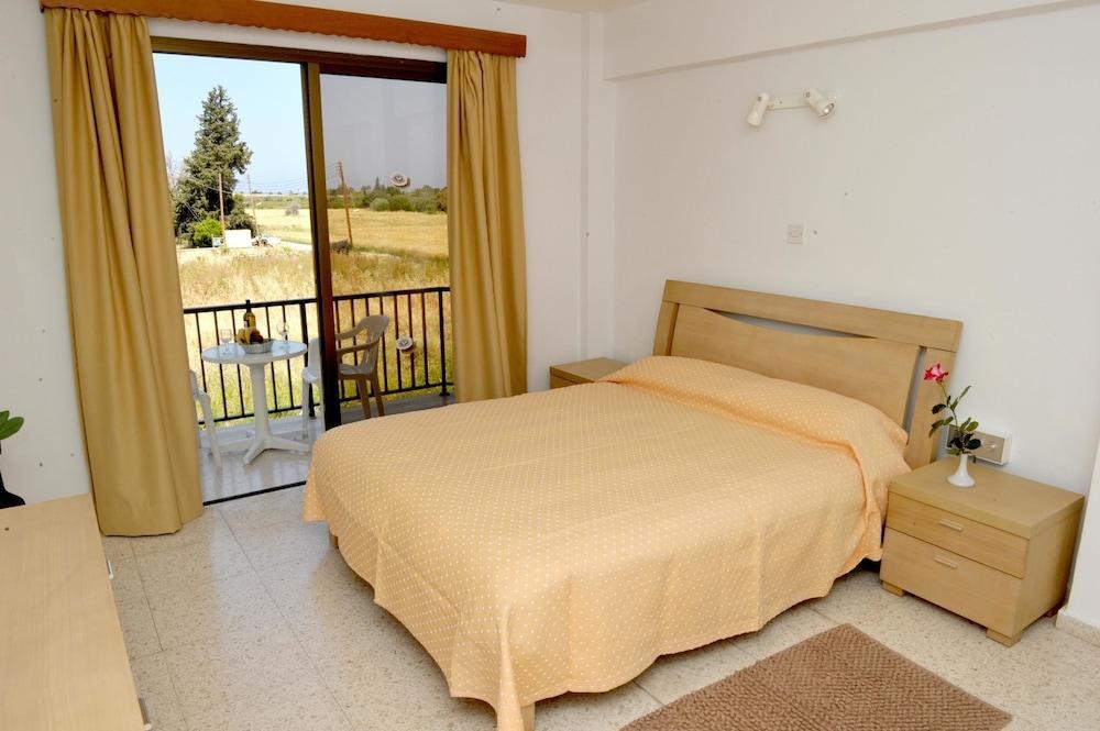 ALKIONEST HOTEL APTS. photo 2