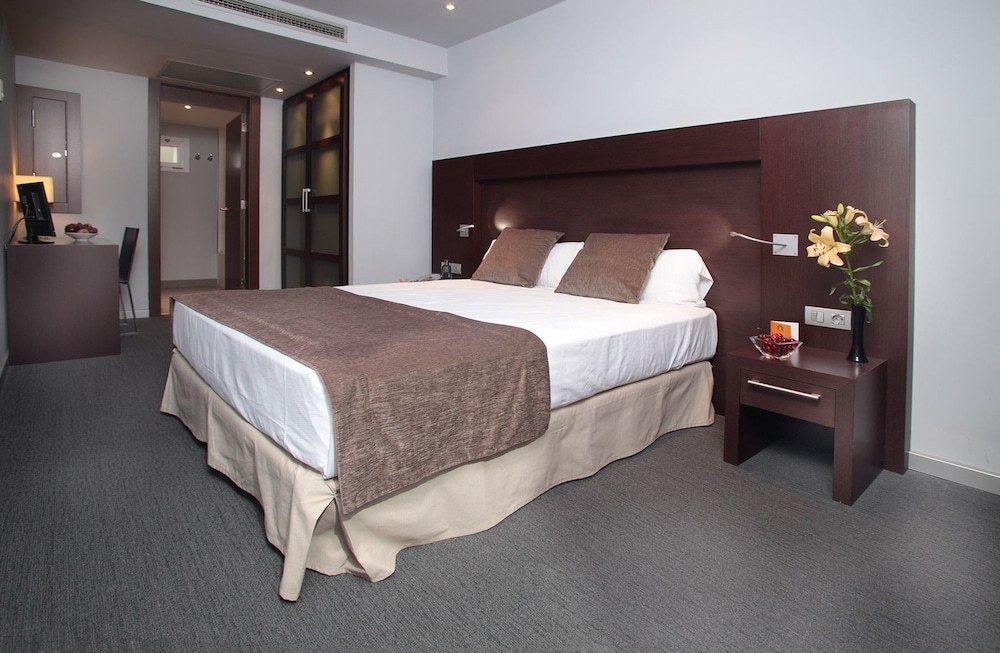 HOTEL MADANIS LICEO
