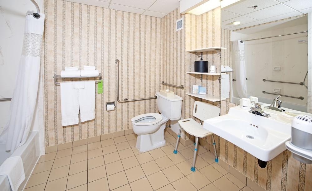 HAMPTON INN BY HILTON OTTAWA photo 3