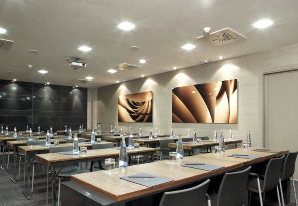 AC HOTEL VICTORIA SUITES photo 2
