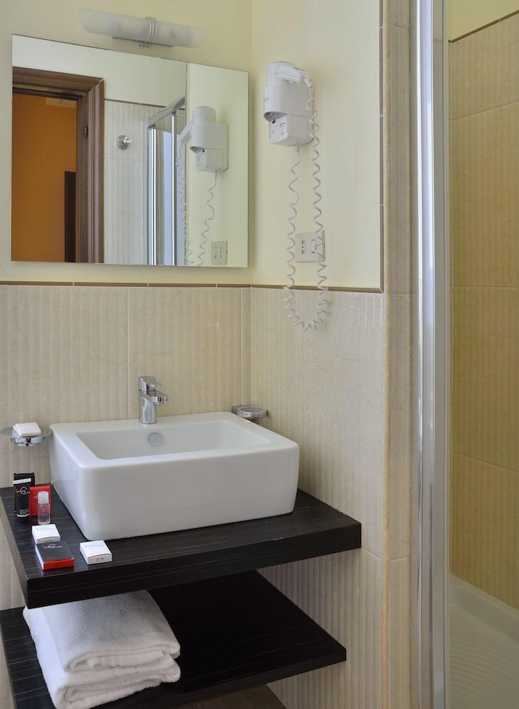 ROME GARDEN HOTEL photo 2