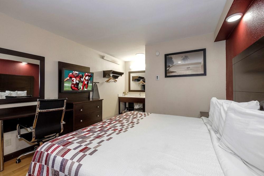 RED ROOF INN TALLAHASSEE photo 2