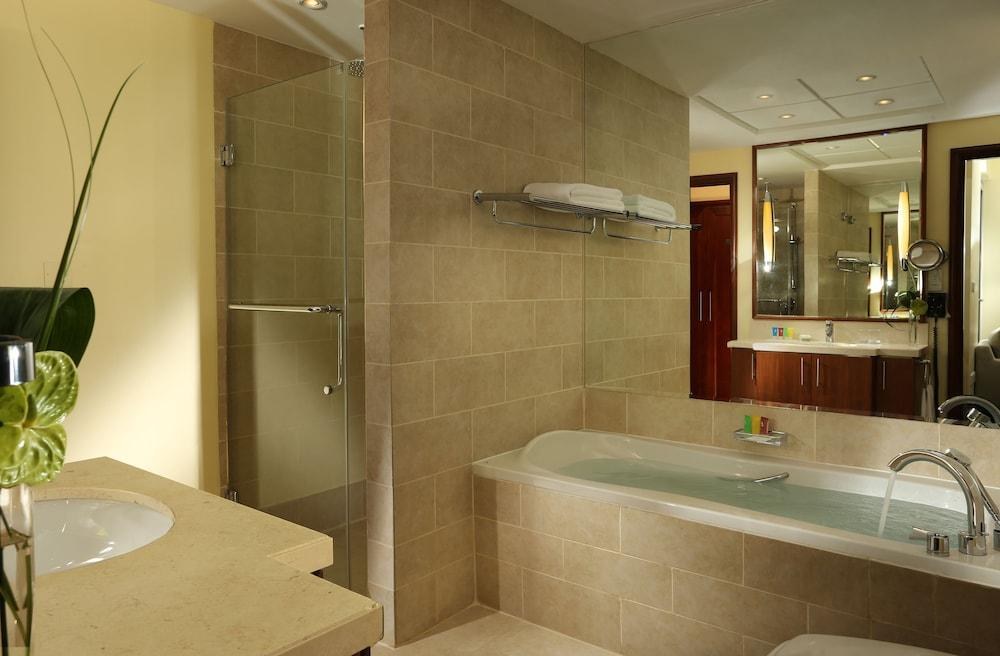 Ramada by Wyndham Downtown Dubai photo 2