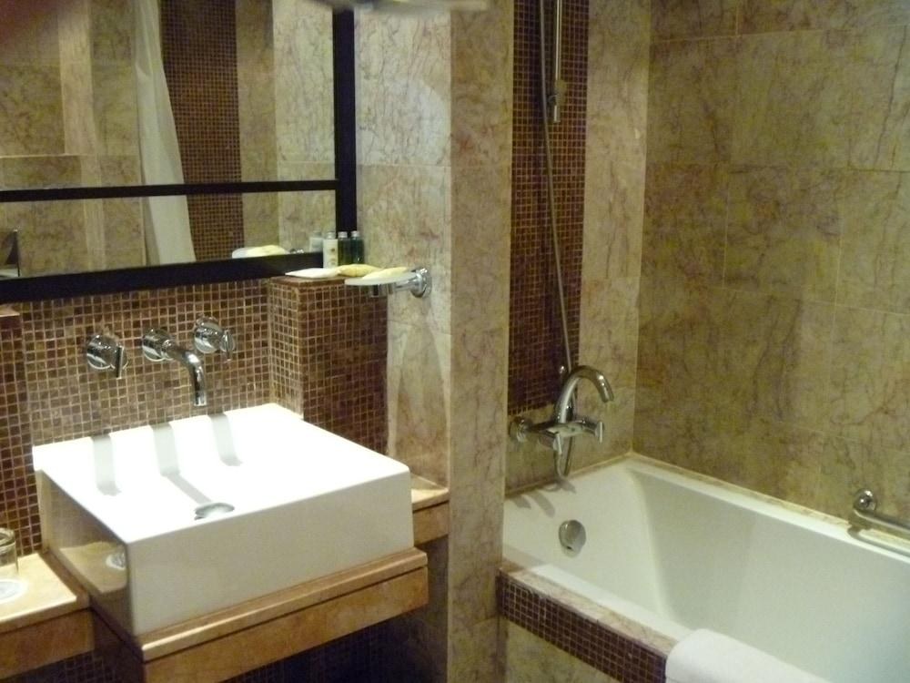 Number One Tower Suites photo 3