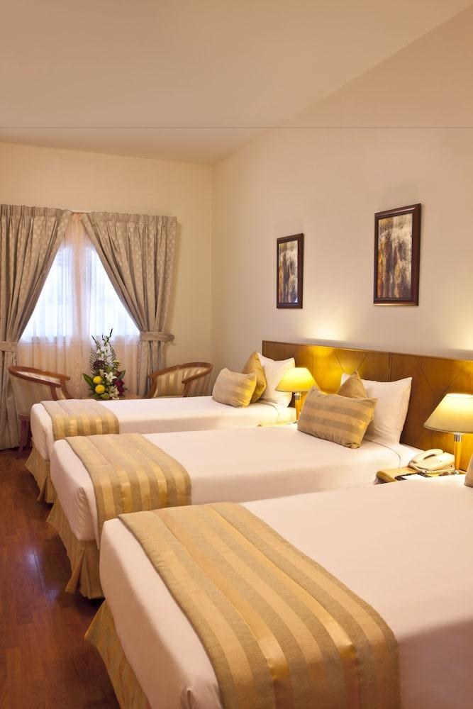 Landmark Plaza Hotel photo 2