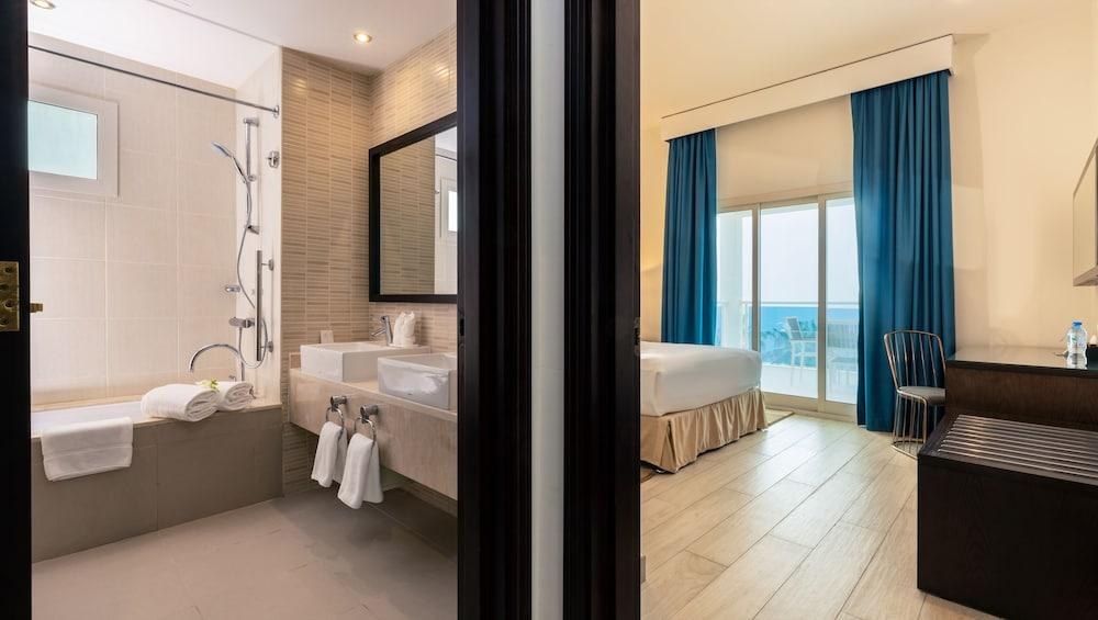 The Radisson Blu Resort Fujairah photo 2