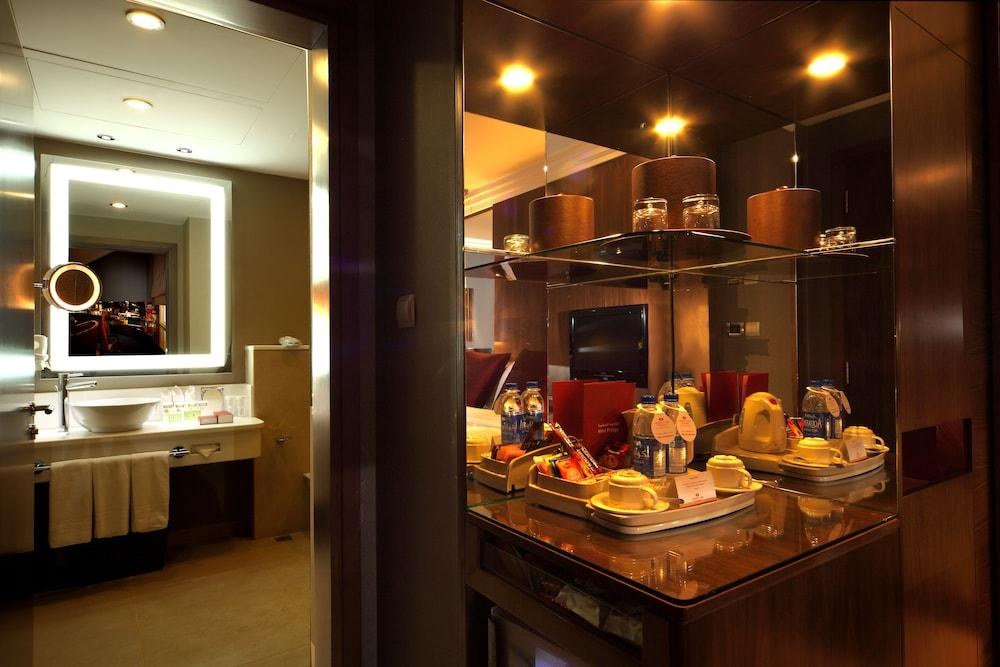 Radisson Blu Hotel and Convention Centre, Riyadh Minhal, Riyadh photo 2