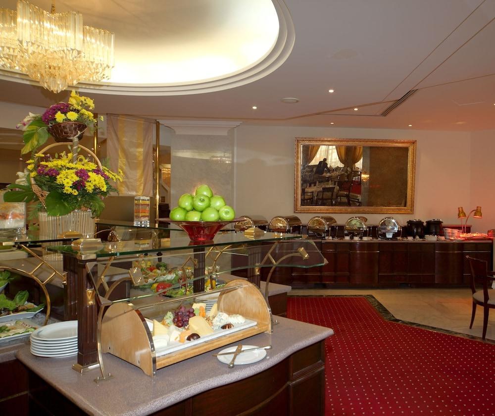 Radisson Blu Hotel and Convention Centre, Riyadh Minhal, Riyadh photo 4