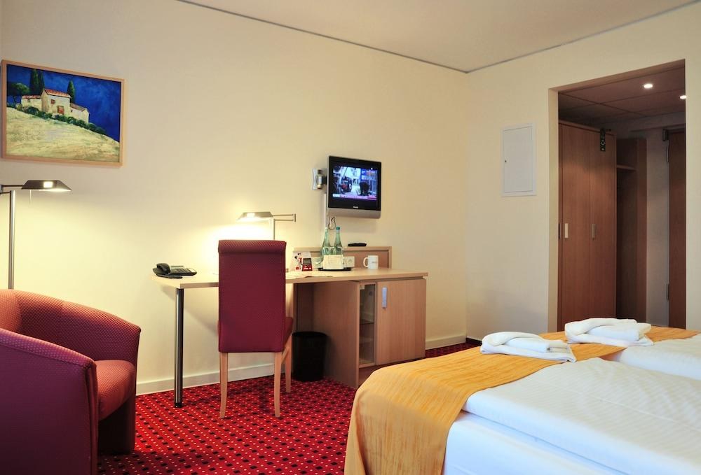 Airporthotel Berlin Adlershof photo 3