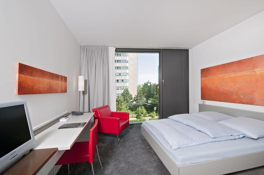 DoubleTree by Hilton Frankfurt Niederrad photo 2