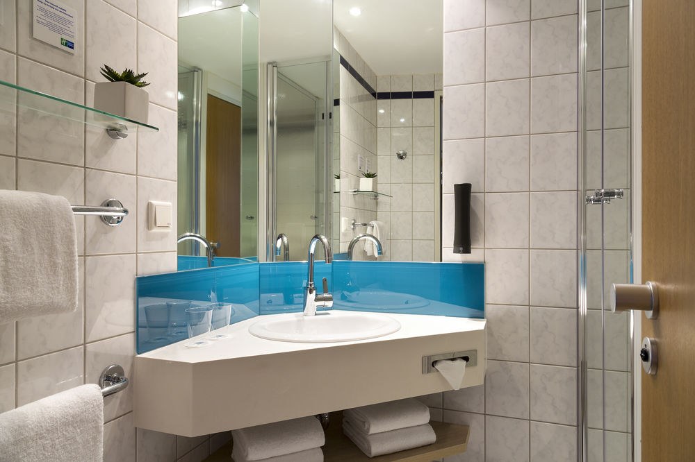Holiday Inn Express Frankfurt - Messe photo 1