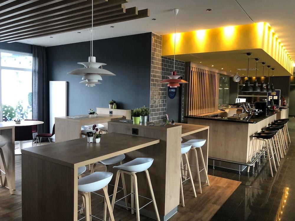 Holiday Inn Express Frankfurt - Messe photo 4