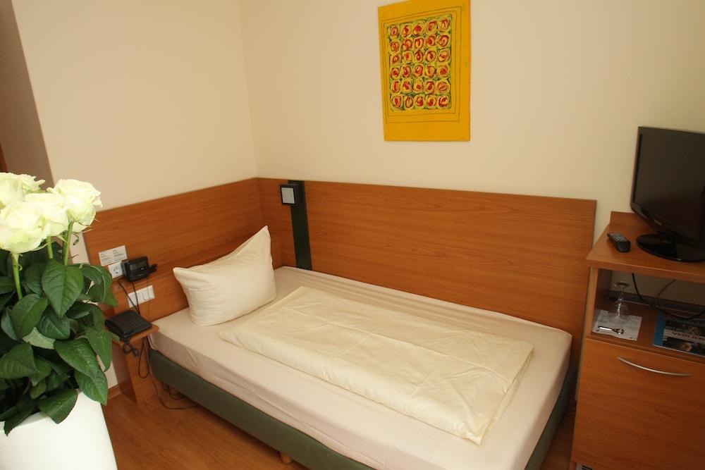 Memphis Hotel photo 2